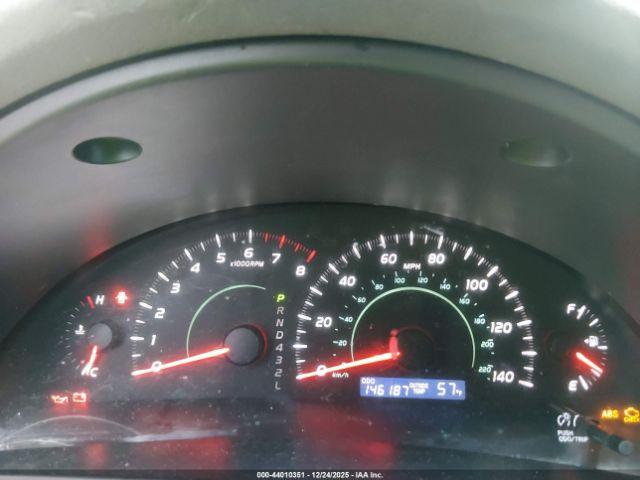 Toyota Camry Le Image 11