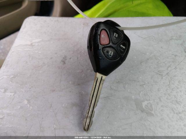 Toyota Camry Le Image 3