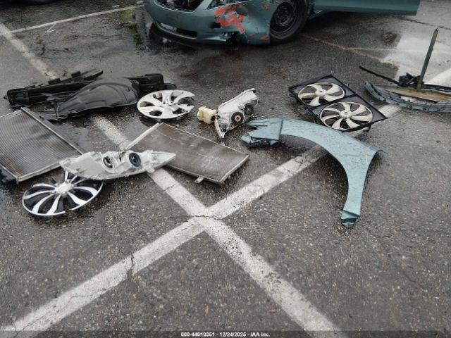 Toyota Camry Le Image 10