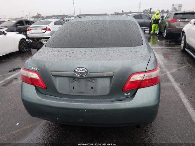 Toyota Camry Le Image 13