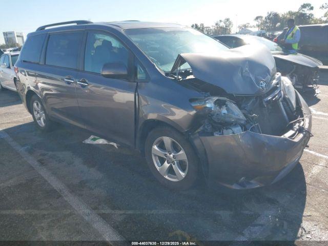  Salvage Toyota Sienna