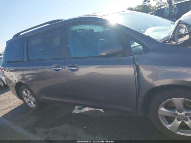 Toyota Sienna Xle 8 Passenger Image 6