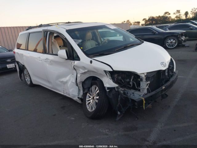 Toyota Sienna Xle V6 8 Passenger Image 1