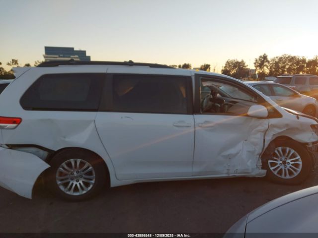 Toyota Sienna Xle V6 8 Passenger Image 7