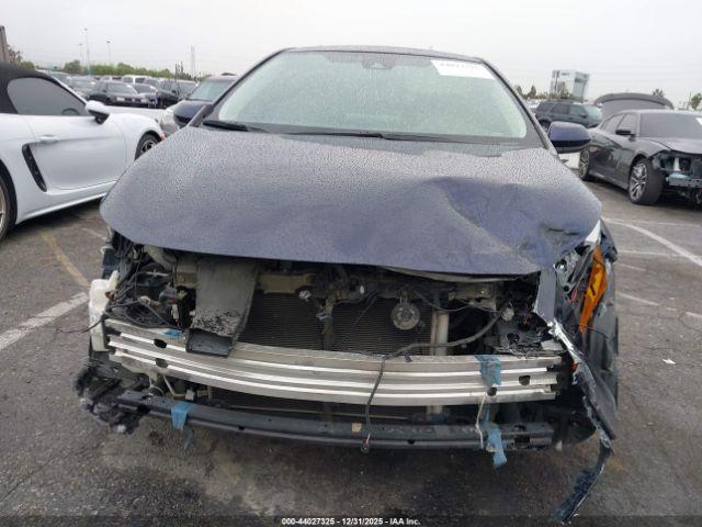 Toyota Corolla Le Image 9