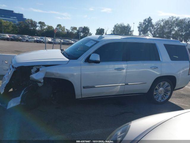Cadillac Escalade Platinum Image 12