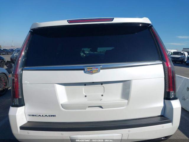 Cadillac Escalade Platinum Image 13