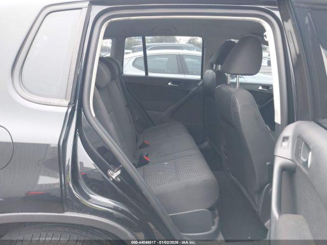 Volkswagen Tiguan S Image 10