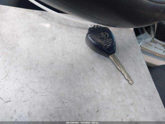 Toyota Corolla S Image 4