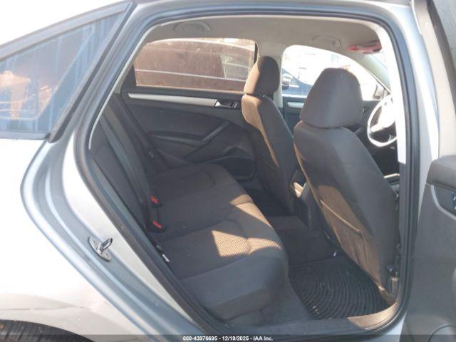 Volkswagen Passat 2.5l S Image 8