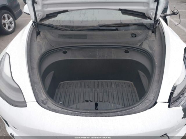 Tesla Model 3 Rear-wheel Drive Image 12
