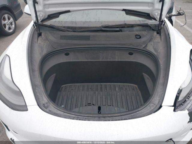Tesla Model 3 Rear-wheel Drive Image 12