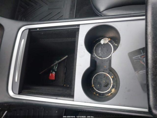 Tesla Model 3 Rear-wheel Drive Image 10