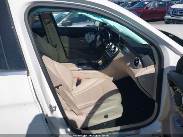 Mercedes-Benz GLC Suv Image 11