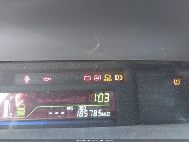 Toyota Prius v Five Image 11