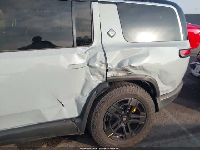 Rivian R1s Adventure Image 17