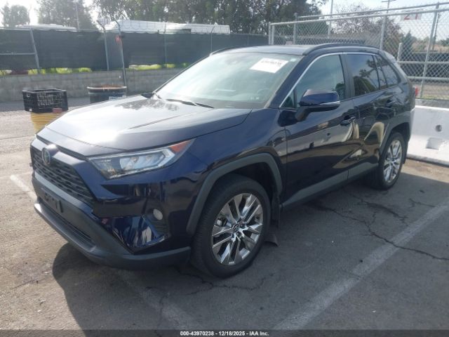 Toyota RAV4 Xle Premium Image 16