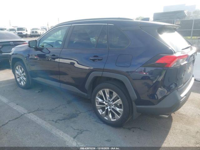 Toyota RAV4 Xle Premium Image 6