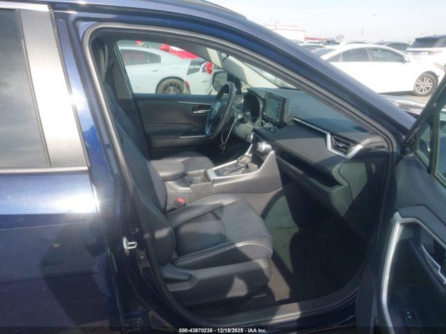 Toyota RAV4 Xle Premium Image 2