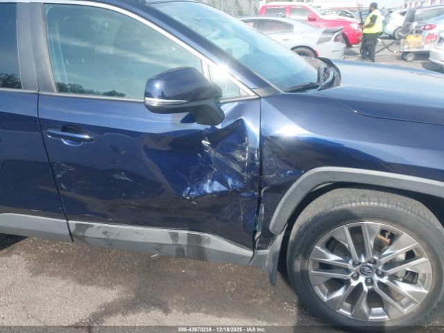 Toyota RAV4 Xle Premium Image 9