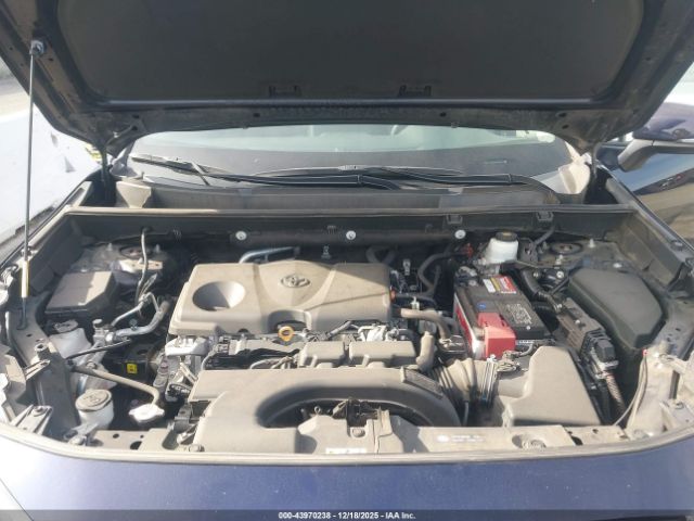 Toyota RAV4 Xle Premium Image 12