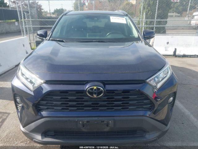 Toyota RAV4 Xle Premium Image 5