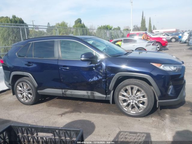 Toyota RAV4 Xle Premium Image 14