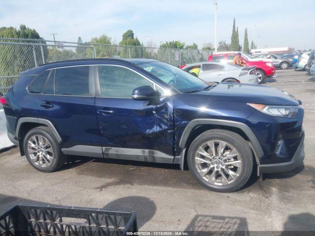 Toyota RAV4 Xle Premium Image 14