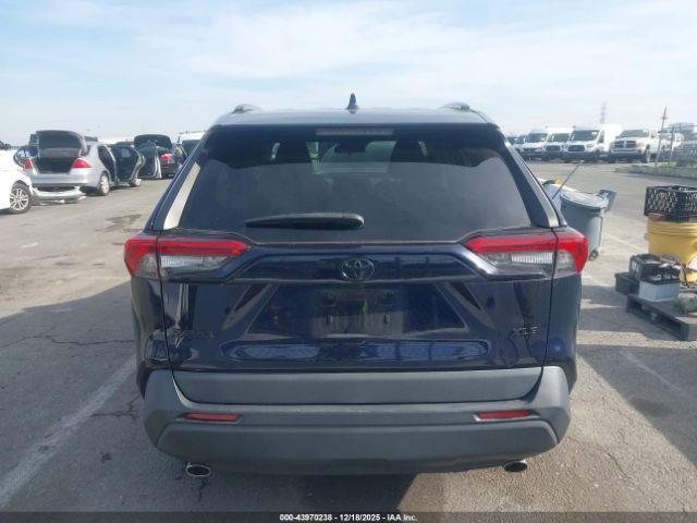 Toyota RAV4 Xle Premium Image 10