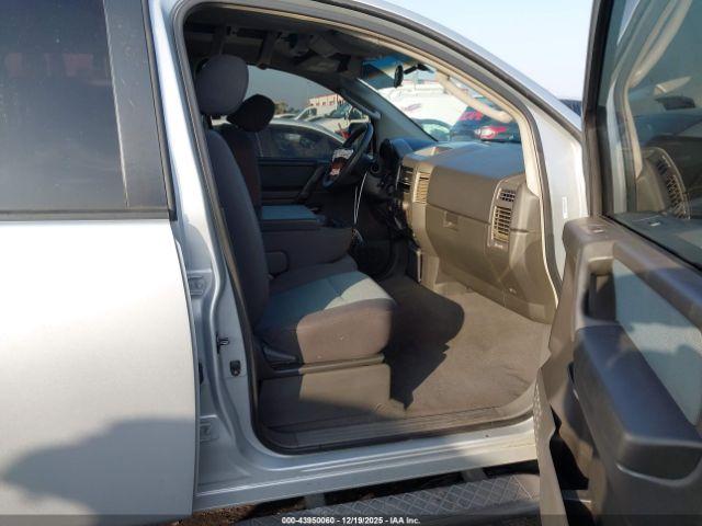 Nissan Titan Xe Image 11