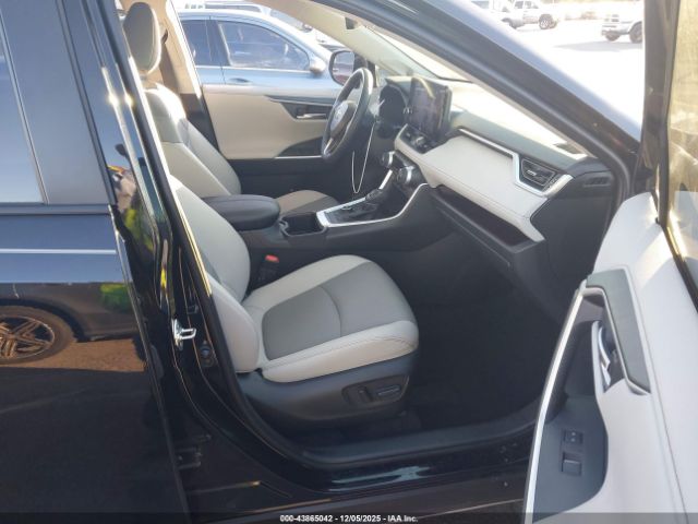 Toyota RAV4 Limited Image 7