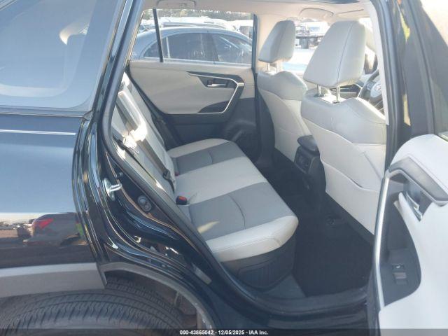 Toyota RAV4 Limited Image 8