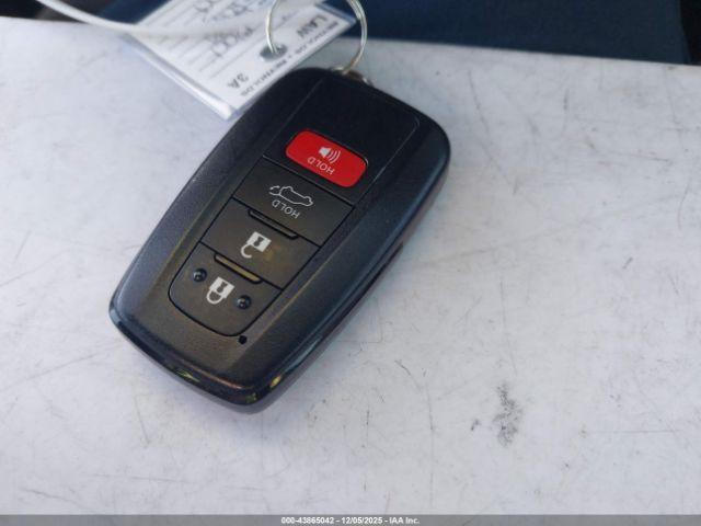 Toyota RAV4 Limited Image 16