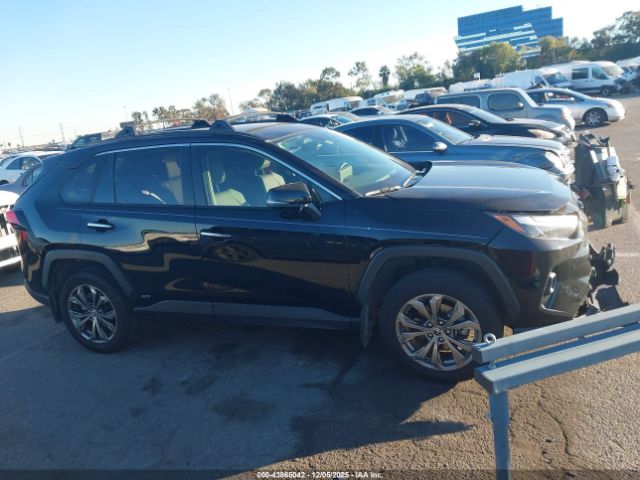 Toyota RAV4 Limited Image 3