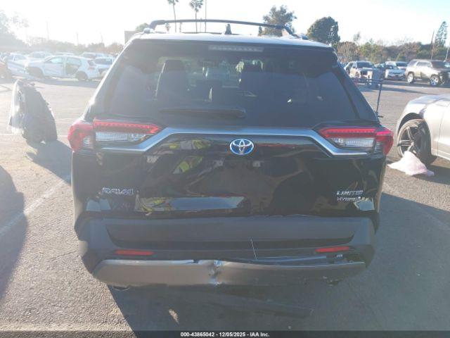 Toyota RAV4 Limited Image 13