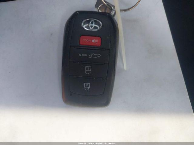 Toyota Corolla Xle Image 7