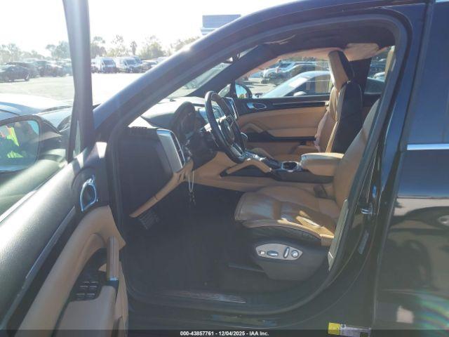 Porsche Cayenne S Image 4