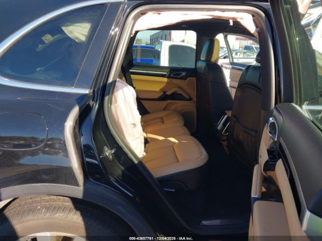 Porsche Cayenne S Image 15