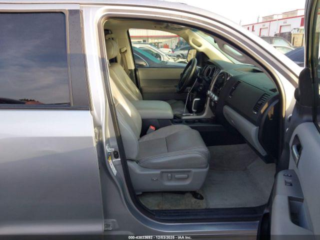 Toyota Sequoia Limited 5.7l V8 Image 15