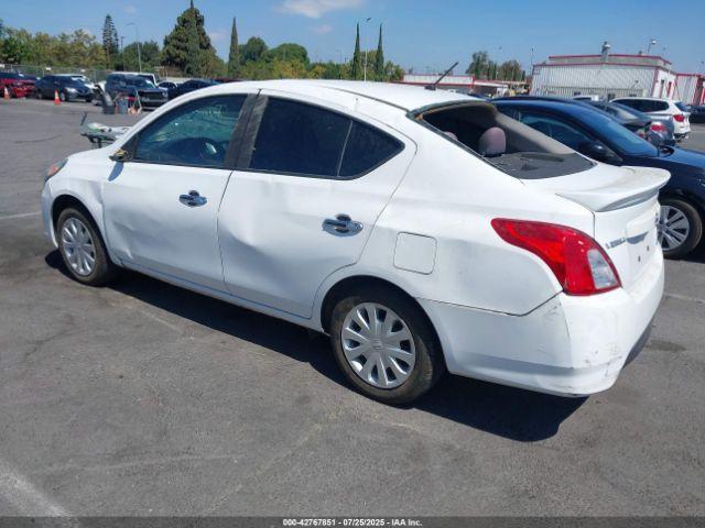 Nissan Versa Image 3