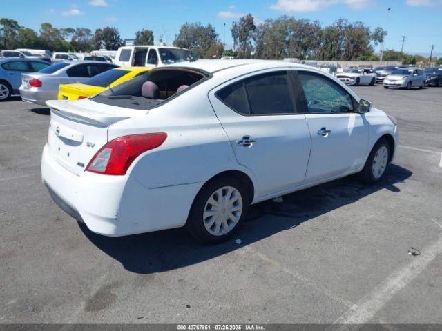 Nissan Versa Image 10