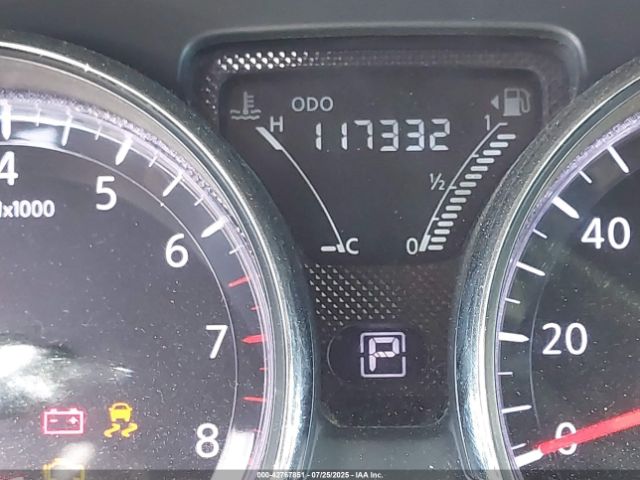 Nissan Versa Image 8