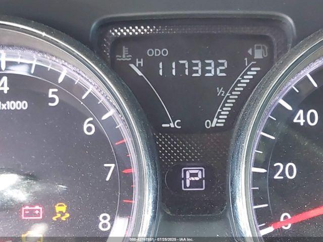 Nissan Versa Image 8