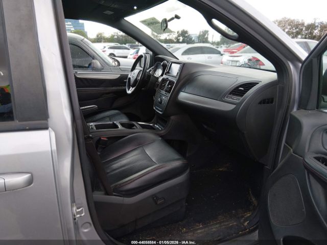 Dodge Grand Caravan Image 2