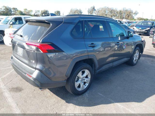 Toyota RAV4 Xle Image 5