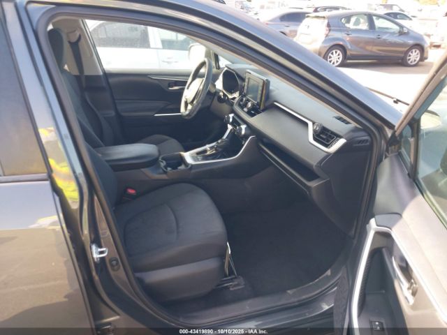 Toyota RAV4 Xle Image 8