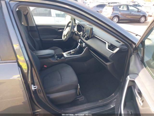 Toyota RAV4 Xle Image 8