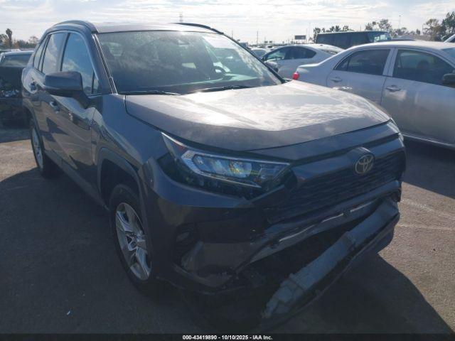 Toyota RAV4 Xle Image 4