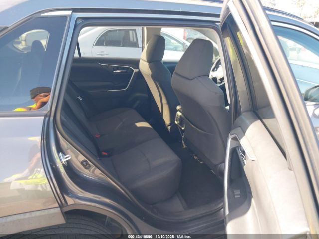 Toyota RAV4 Xle Image 12