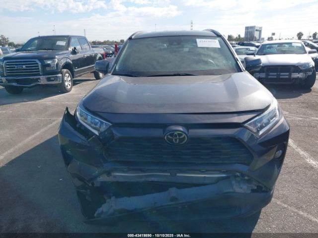 Toyota RAV4 Xle Image 14